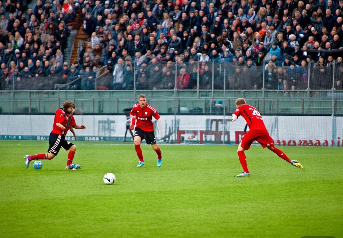 柏林联合VS达姆：争议判罚影响下的战术对决与球星表现(图1)